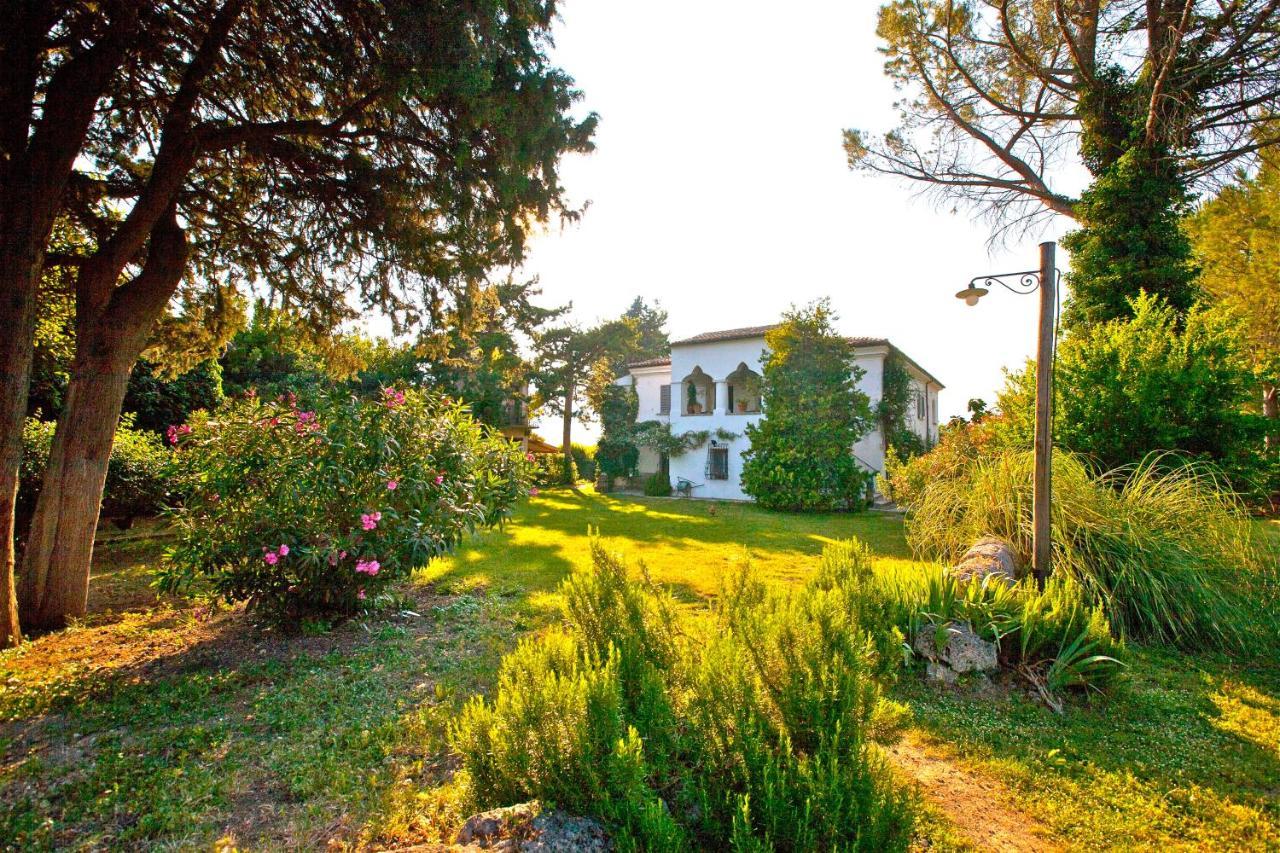 Agriturismo "Borgo Madonna Degli Angeli" - Charming Cottages In The Gardens ! Tocco da Casauria Eksteriør bilde